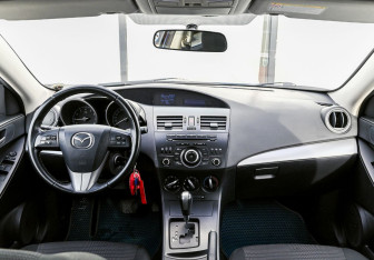 Подержанный автомобиль Mazda 3 Sedan 2011 года (10 фото)