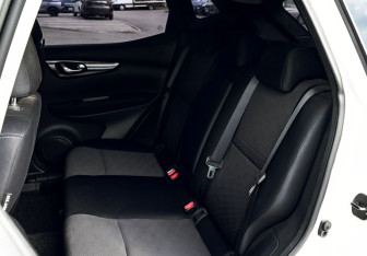 Подержанный автомобиль Nissan Qashqai 2016 года (18 фото)