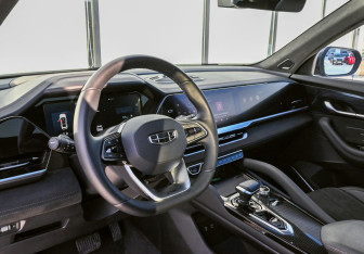 Подержанный автомобиль Geely Monjaro 2024 года (10 фото)