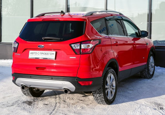 Подержанный автомобиль Ford Kuga 2017 года (5 фото)