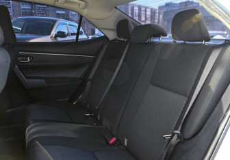 Подержанный автомобиль Toyota Corolla Sedan 2013 года (16 фото)