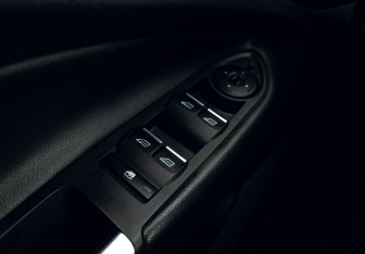 Подержанный автомобиль Ford Kuga 2015 года (13 фото)