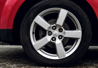 Подержанный автомобиль Mitsubishi Outlander 2007 года (20 фото)