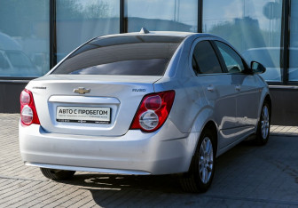 Подержанный автомобиль Chevrolet Aveo Sedan 2012 года (5 фото)