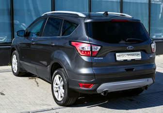 Подержанный автомобиль Ford Kuga 2019 года (3 фото)