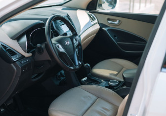 Подержанный автомобиль Hyundai Santa Fe 2013 года (9 фото)