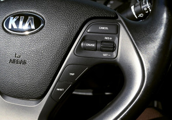 Подержанный автомобиль Kia Cerato Sedan 2015 года (13 фото)