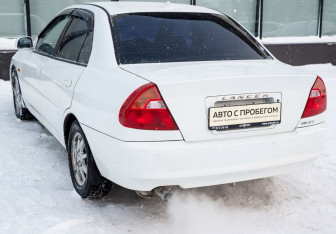 Подержанный автомобиль Mitsubishi Lancer Sedan 2000 года (4 фото)
