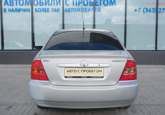 Подержанный автомобиль Toyota Corolla Sedan 2005 года (4 фото)