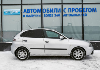 Подержанный автомобиль SEAT Ibiza Hatchback 2007 года (6 фото)
