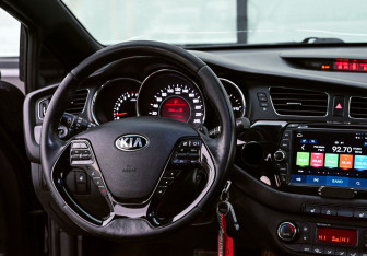 Подержанный автомобиль Kia Ceed Hatchback 2013 года (19 фото)