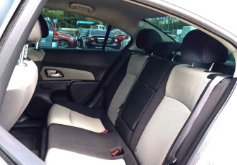 Подержанный автомобиль Chevrolet Cruze Sedan 2011 года (16 фото)
