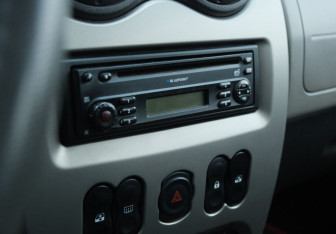 Подержанный автомобиль Renault Sandero 2010 года (11 фото)