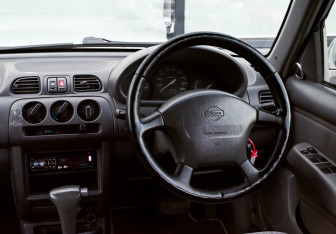 Подержанный автомобиль Nissan March Hatchback 1998 года (17 фото)