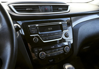 Подержанный автомобиль Nissan X-Trail 2015 года (11 фото)