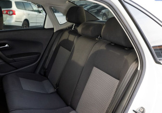 Подержанный автомобиль Volkswagen Polo Sedan 2015 года (17 фото)