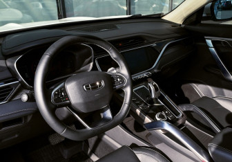 Подержанный автомобиль Geely Atlas Pro 2022 года (16 фото)