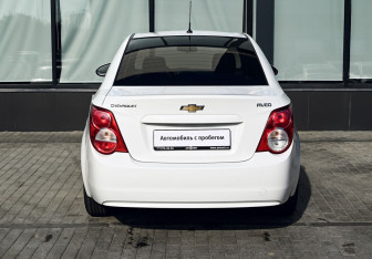 Подержанный автомобиль Chevrolet Aveo Sedan 2015 года (4 фото)