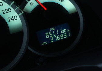 Подержанный автомобиль Toyota Corolla Verso 2006 года (16 фото)