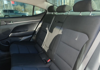 Подержанный автомобиль Hyundai Elantra Sedan 2016 года (19 фото)