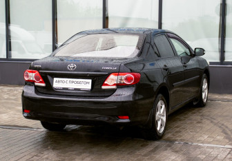 Подержанный автомобиль Toyota Corolla Sedan 2010 года (5 фото)
