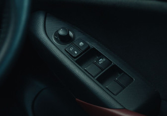 Подержанный автомобиль Mazda CX-3 2015 года (13 фото)