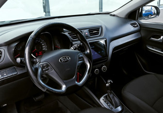 Подержанный автомобиль Kia Rio Sedan 2015 года (15 фото)