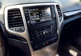 Подержанный автомобиль Jeep Grand Cherokee 2011 года (10 фото)