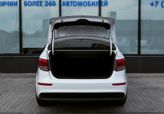 Подержанный автомобиль Kia Rio Sedan 2015 года (20 фото)