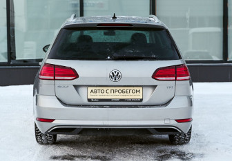 Подержанный автомобиль Volkswagen Golf Wagon 2018 года (4 фото)