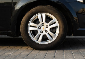 Подержанный автомобиль Chevrolet Aveo Sedan 2013 года (19 фото)
