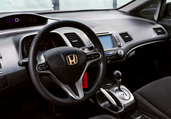 Подержанный автомобиль Honda Civic Sedan 2007 года (16 фото)