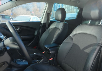 Подержанный автомобиль Hyundai ix35 2014 года (17 фото)