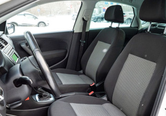 Подержанный автомобиль Volkswagen Polo Sedan 2014 года (9 фото)