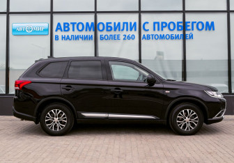 Подержанный автомобиль Mitsubishi Outlander 2018 года (6 фото)