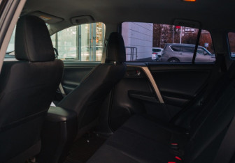 Подержанный автомобиль Toyota RAV4 2014 года (14 фото)