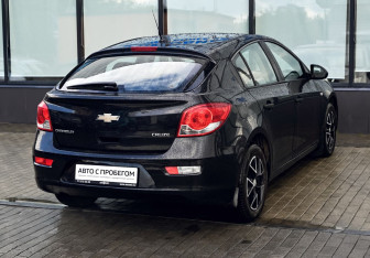 Подержанный автомобиль Chevrolet Cruze Hatchback 2012 года (5 фото)