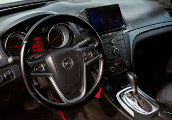 Подержанный автомобиль Opel Insignia Sedan 2013 года (14 фото)