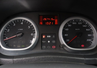 Подержанный автомобиль Renault Duster 2012 года (12 фото)