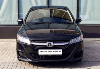 Подержанный автомобиль Honda Stream 2010 года (8 фото)
