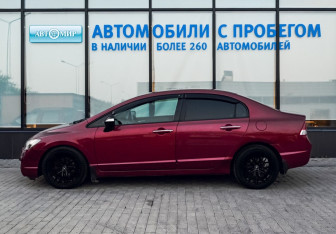 Подержанный автомобиль Honda Civic Sedan 2008 года (2 фото)