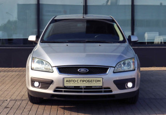 Подержанный автомобиль Ford Focus Sedan 2006 года (8 фото)