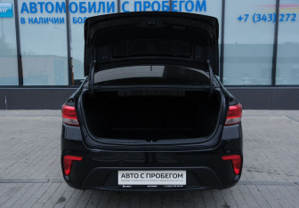 Подержанный автомобиль Kia Rio Sedan 2017 года (18 фото)