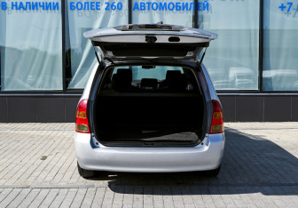Подержанный автомобиль Toyota Corolla Wagon 2002 года (18 фото)