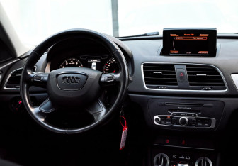 Подержанный автомобиль Audi Q3 2012 года (21 фото)