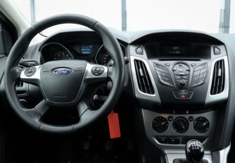 Подержанный автомобиль Ford Focus Hatchback 2012 года (10 фото)