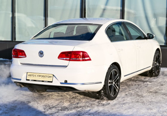 Подержанный автомобиль Volkswagen Passat Sedan 2012 года (5 фото)