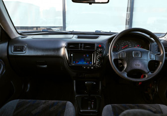 Подержанный автомобиль Honda Orthia 2000 года (12 фото)