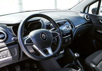 Подержанный автомобиль Renault Kaptur 2021 года (15 фото)