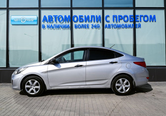 Подержанный автомобиль Hyundai Solaris Sedan 2011 года (2 фото)